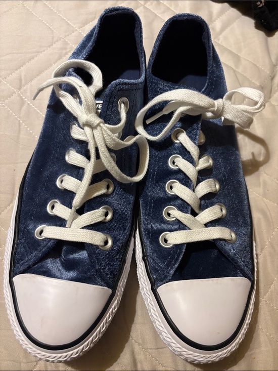 Converse Shoes - Converse Chuck Taylor All Star sneakers in a navy blue velvet